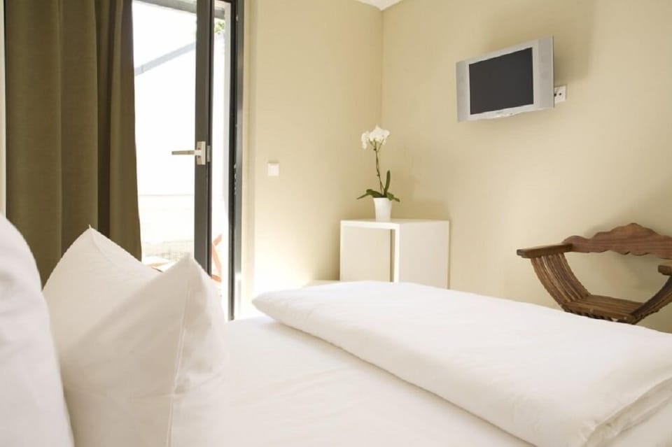 Double Room | Desk, soundproofing, cribs/infant beds, free WiFi