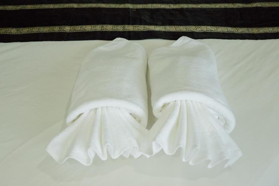 Minibar, desk, WiFi (free), bed sheets
