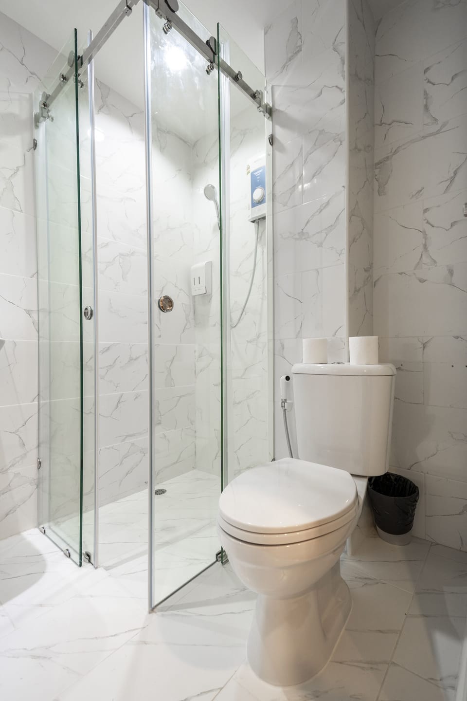 Shower, free toiletries, towels