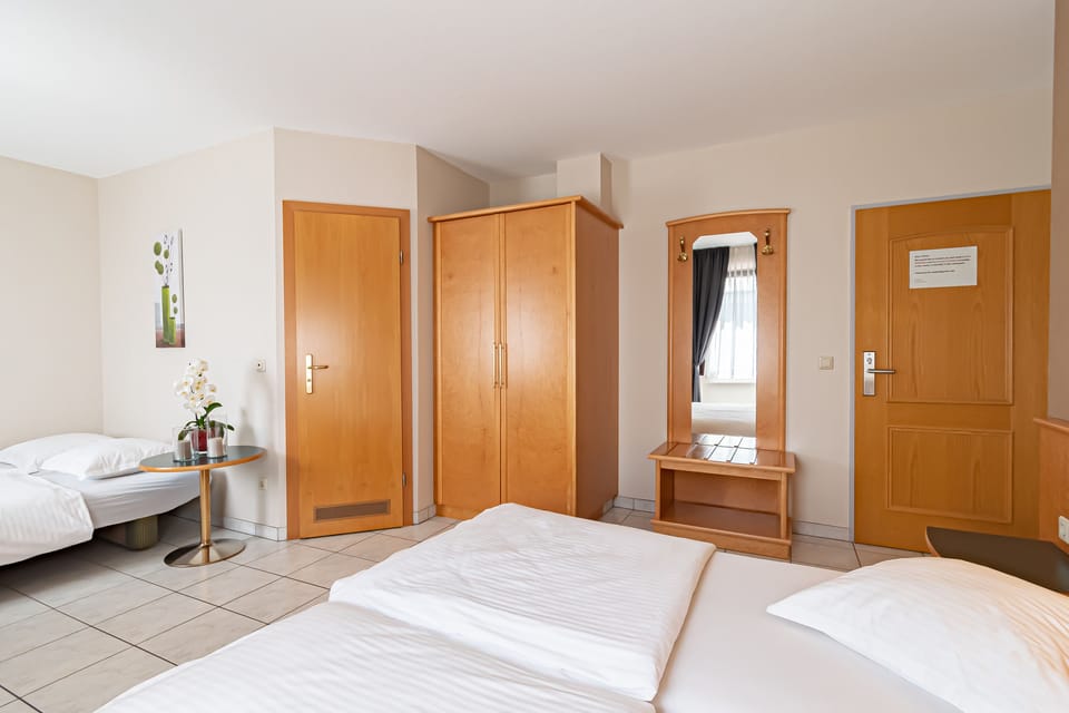 Standard Triple Room | Desk, soundproofing, free WiFi, bed sheets
