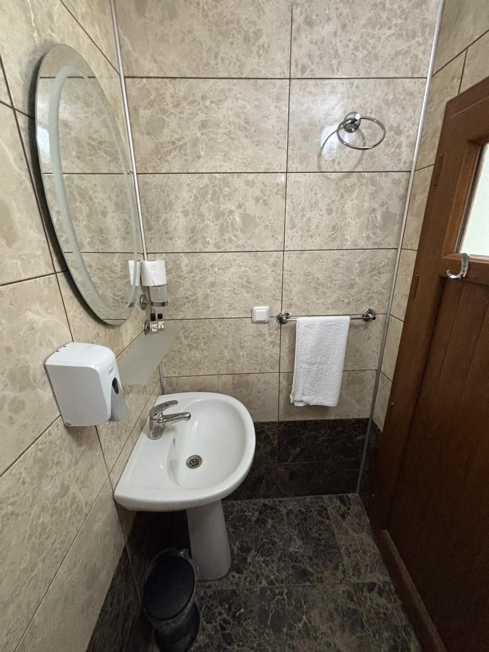 Standard Triple Room | Bathroom | Shower, free toiletries, hair dryer, slippers