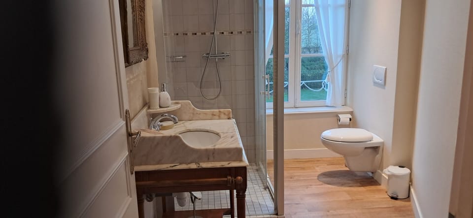 Double or Twin Room (Guillaume du Plessis) | Soundproofing, iron/ironing board, free WiFi, bed sheets