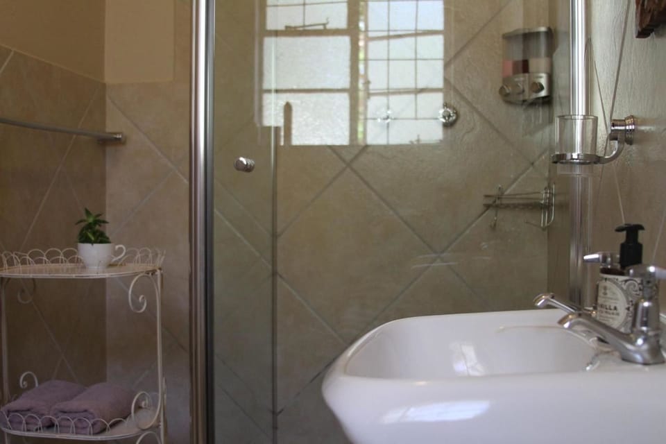 Triple En-Suite   | Bathroom | Free toiletries, hair dryer, towels