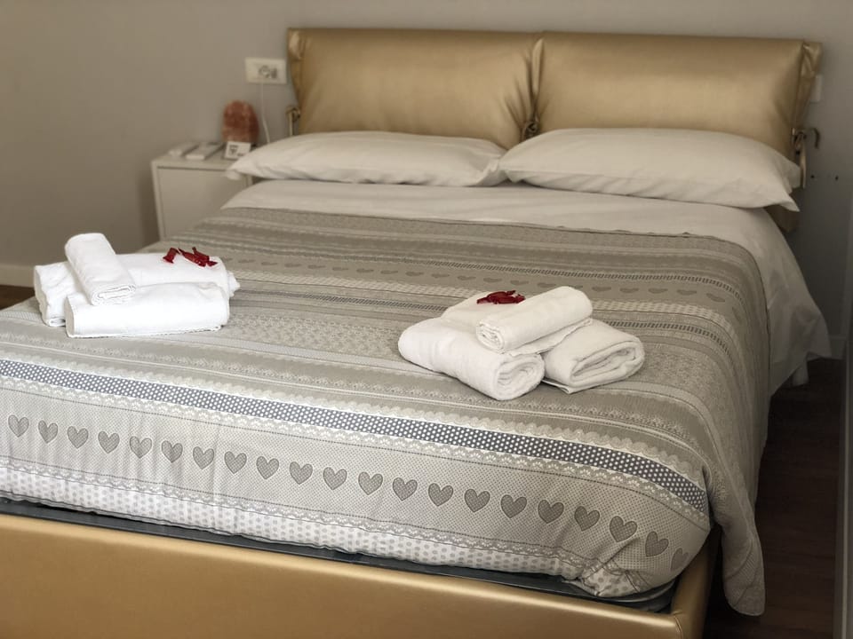 Economy Double Room, Non Smoking | In-room safe, desk, soundproofing, rollaway beds