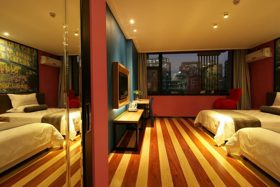 Business Twin Room | Desk, blackout drapes, iron/ironing board, free WiFi