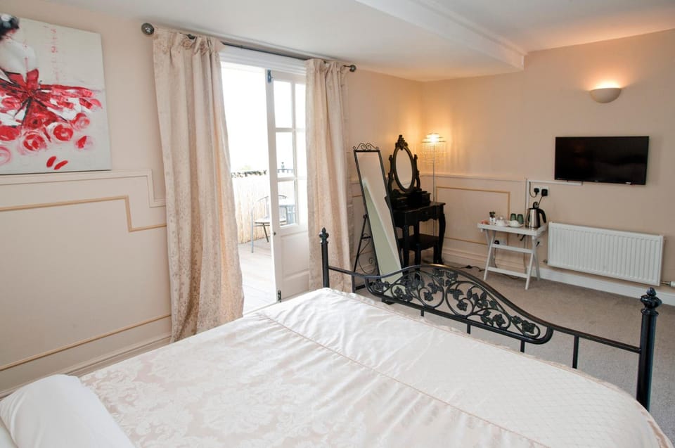 1 bedroom, blackout drapes, soundproofing, iron/ironing board