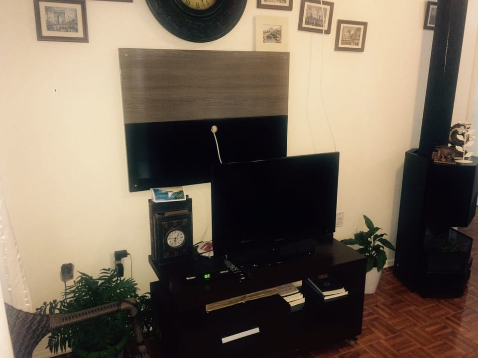 Cottage | Living area | 32-inch LED TV with cable channels, TV