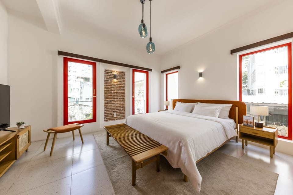 Queen Room | Free minibar items, individually furnished, iron/ironing board