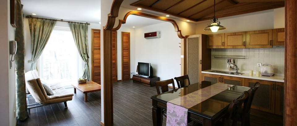Family Room | Living area | Flat-screen TV