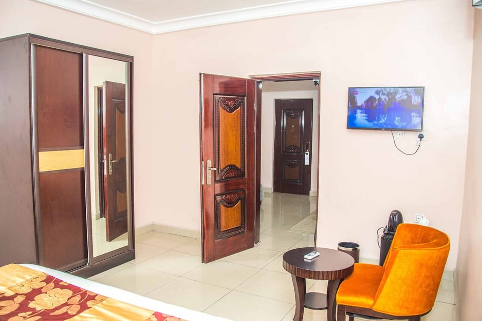 Royal Suite, 1 King Bed | In-room safe, free WiFi, bed sheets