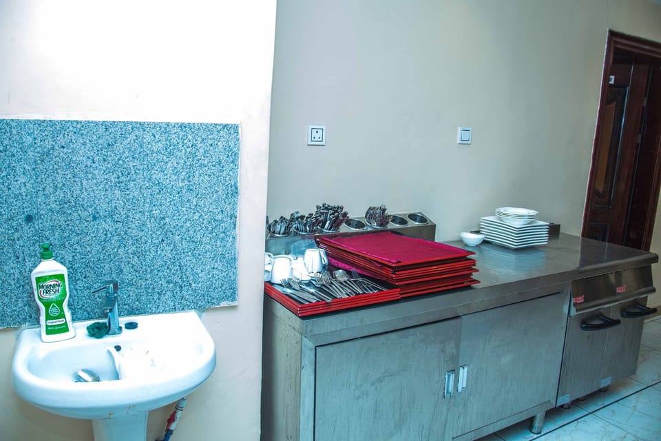 Deep soaking tub, rainfall showerhead, free toiletries, towels