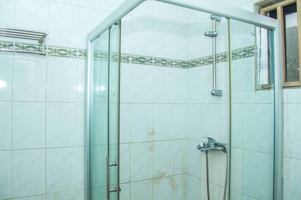 Executive Suite, 1 Double Bed | Bathroom shower