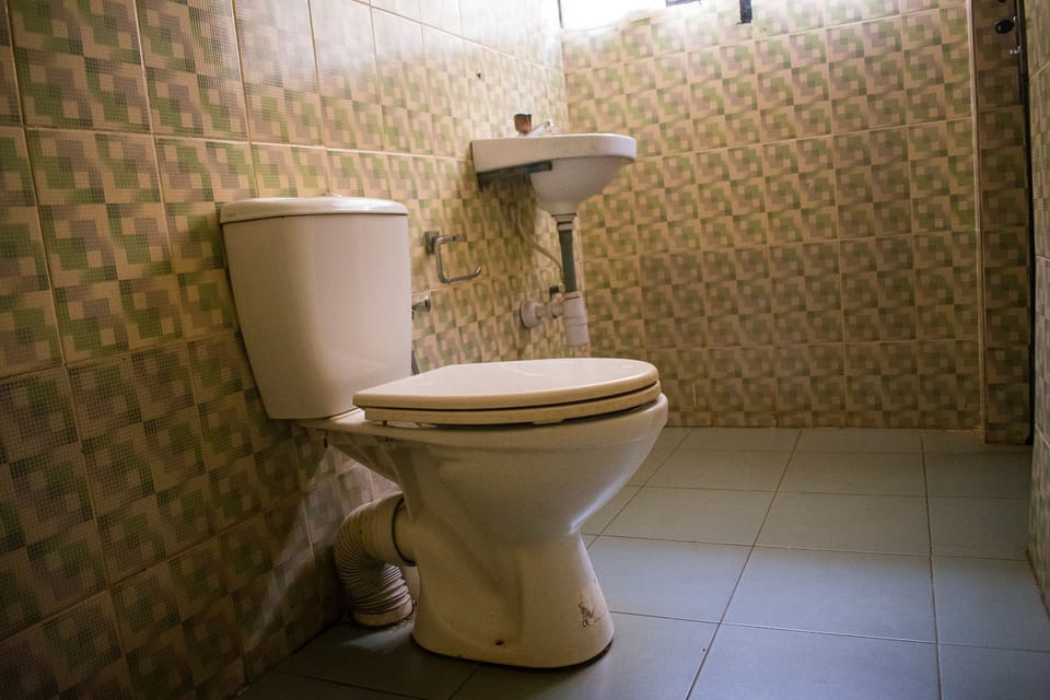 Executive Double Room, 1 Double Bed | Bathroom | Shower, rainfall showerhead, free toiletries, towels