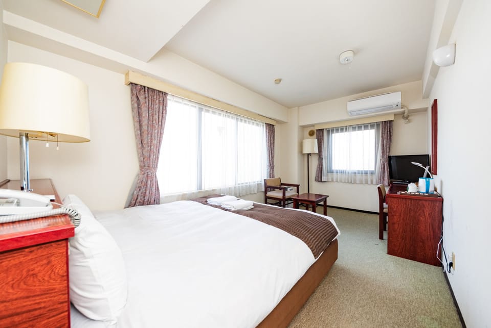 [Smoking] Double Bed Room | Down comforters, desk, laptop workspace, blackout drapes