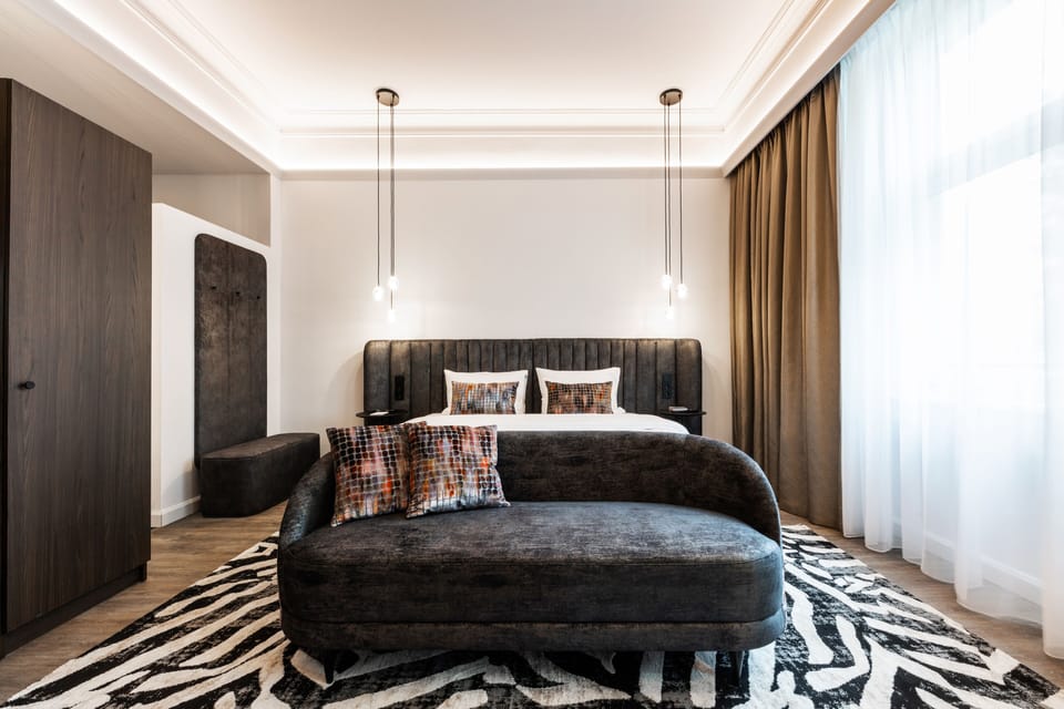 Deluxe Suite | Premium bedding, minibar, in-room safe, individually furnished