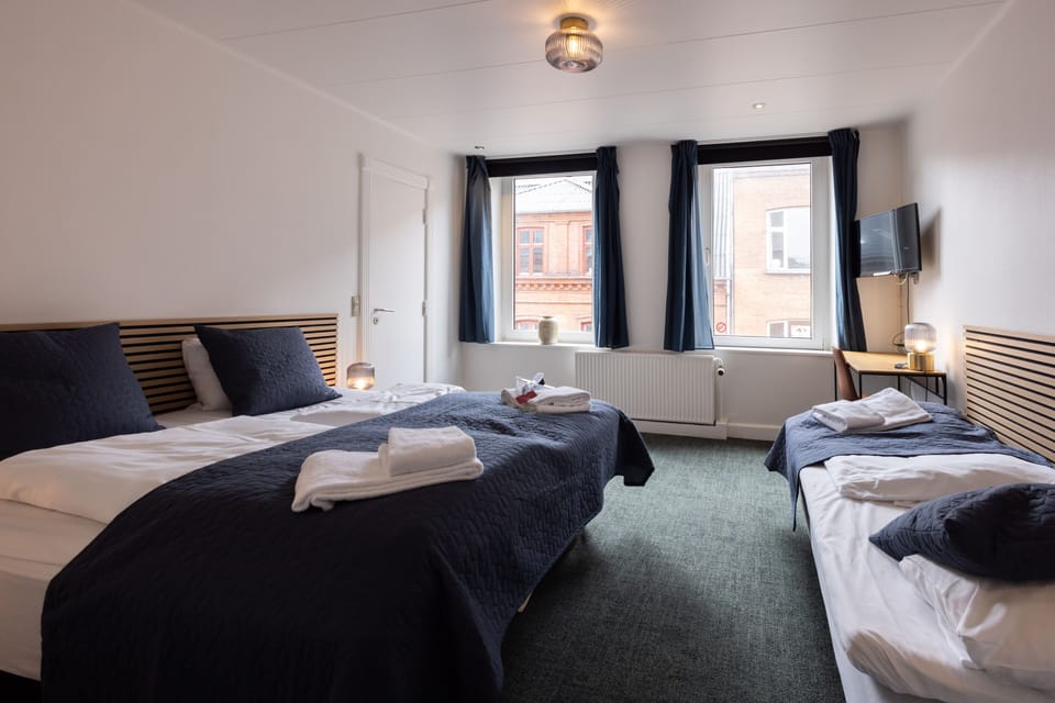 Double Room | Hypo-allergenic bedding, desk, free WiFi, bed sheets