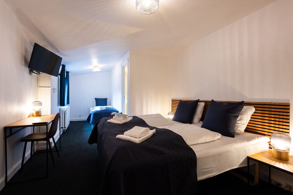 Double Room | Hypo-allergenic bedding, desk, free WiFi, bed sheets