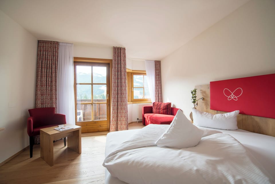 Superior Double Room, Balcony | Minibar, desk, free WiFi, bed sheets