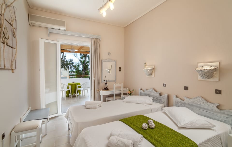 In-room safe, soundproofing, iron/ironing board, free WiFi