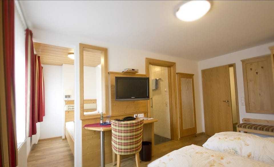 Standard Double Room, 1 Double Bed, Non Smoking | In-room safe, individually furnished, desk, iron/ironing board