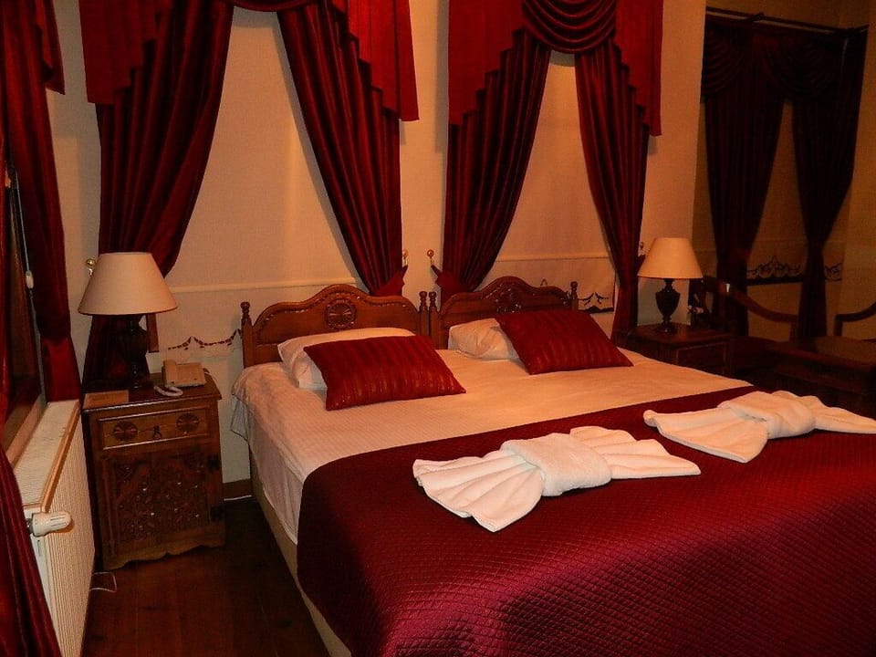 Comfort Suite | Premium bedding, down comforters, minibar, in-room safe