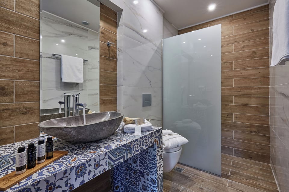 Luxury One Bedroom Suite Sea View Private Pool | Bathroom | Shower, free toiletries, hair dryer, bathrobes