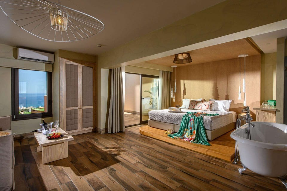 Elite Suite Sea View Outdoor Jacuzzi | Egyptian cotton sheets, premium bedding, down comforters, pillowtop beds