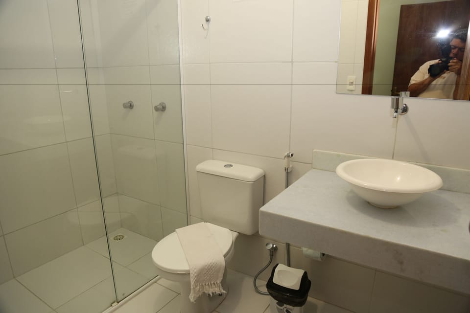 Apartment (Latitude) | Bathroom | Shower, bidet, towels