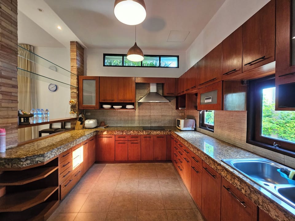 Full-size fridge, microwave, stovetop, electric kettle