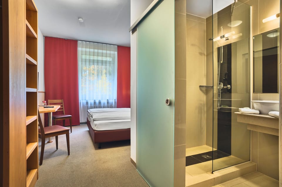 1 bedroom, premium bedding, desk, blackout drapes