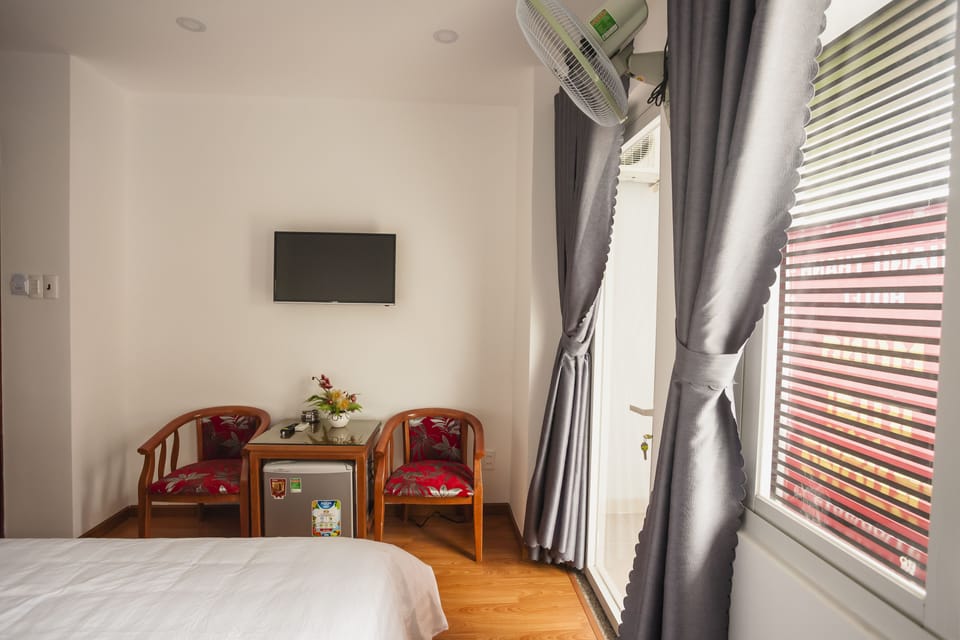 Single Room, Mountain View | Minibar, desk, soundproofing, WiFi (free)
