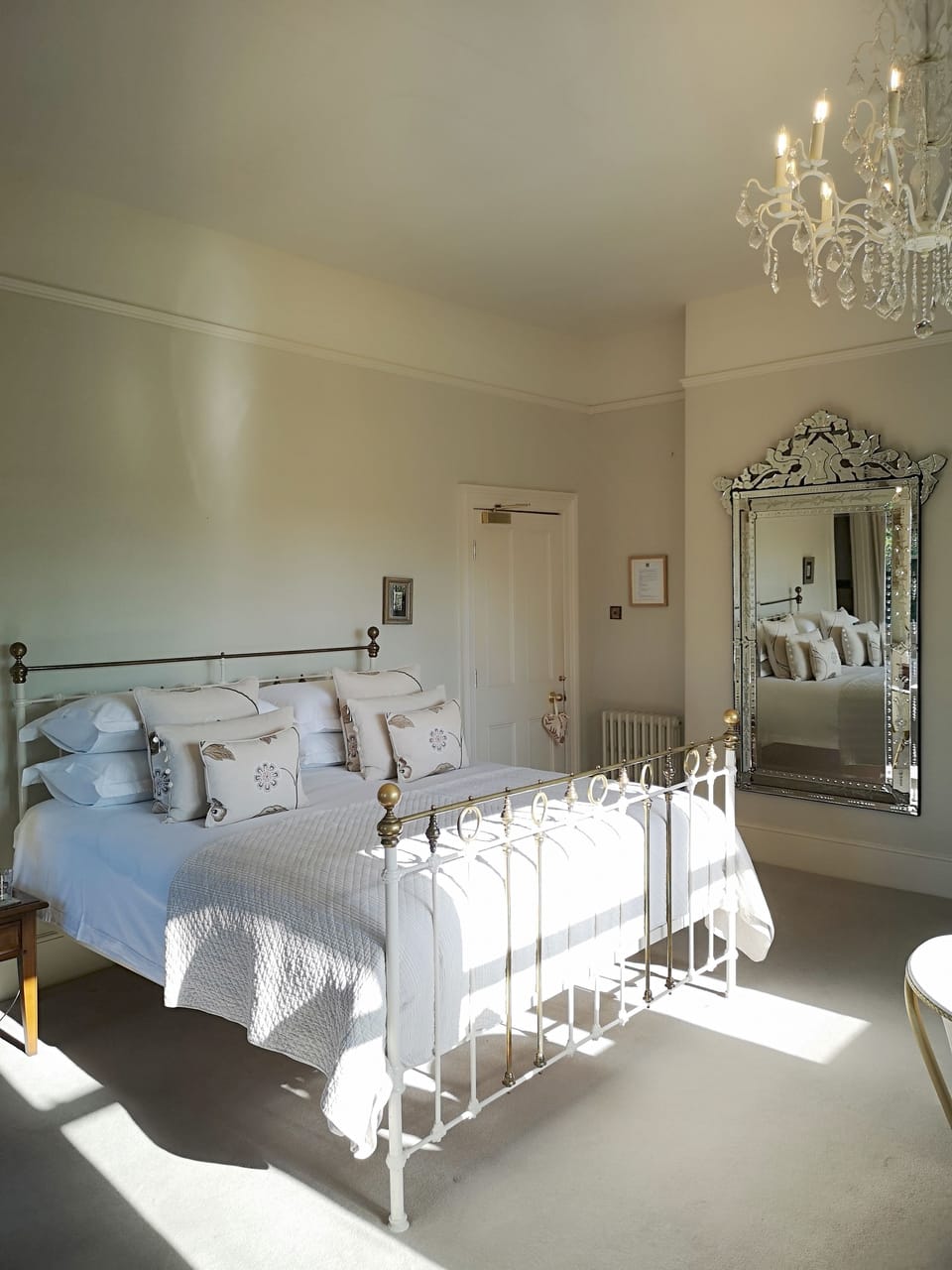 King Room (Gainsborough) | Hypo-allergenic bedding, memory foam beds, desk, iron/ironing board