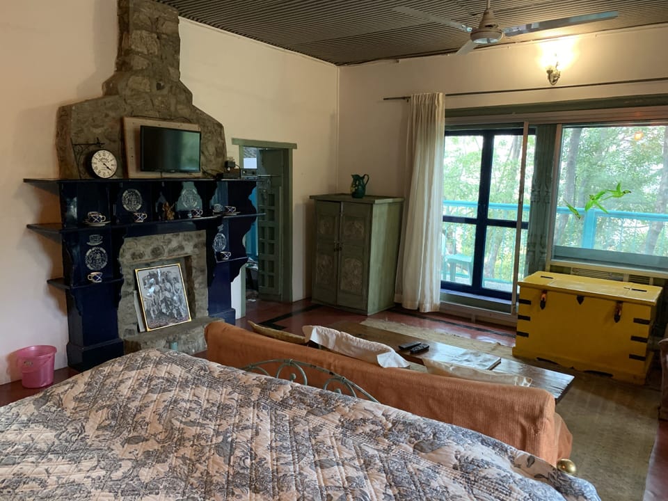 Deluxe Room, 1 Queen Bed, Non Smoking | Premium bedding, individually furnished, desk, blackout drapes