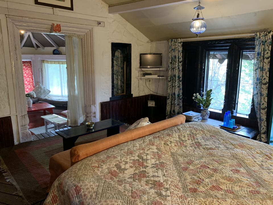 Deluxe Room, 1 Queen Bed, Non Smoking | Premium bedding, individually furnished, desk, blackout drapes