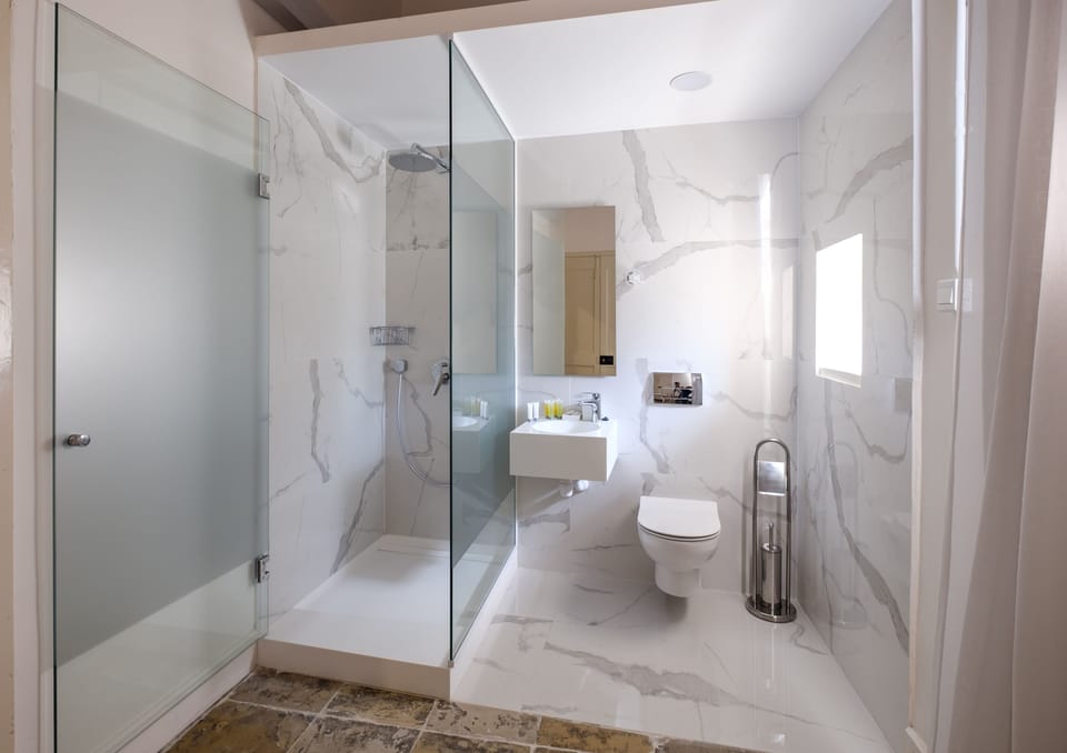 Basic Double Room, 1 Queen Bed, Non Smoking, City View | Bathroom | Shower, free toiletries, hair dryer, bathrobes