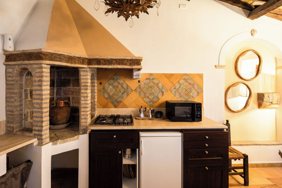 Deluxe Apartment | Private kitchen | Fridge, microwave, stovetop, espresso maker
