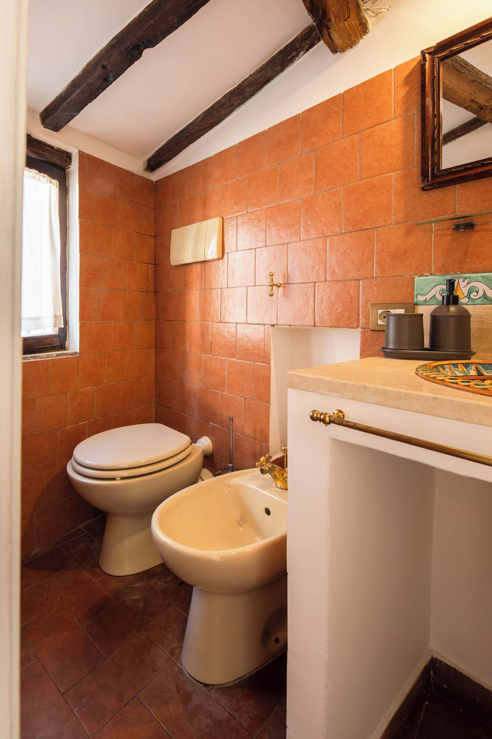 Deluxe Apartment | Bathroom | Shower, rainfall showerhead, hair dryer, bidet