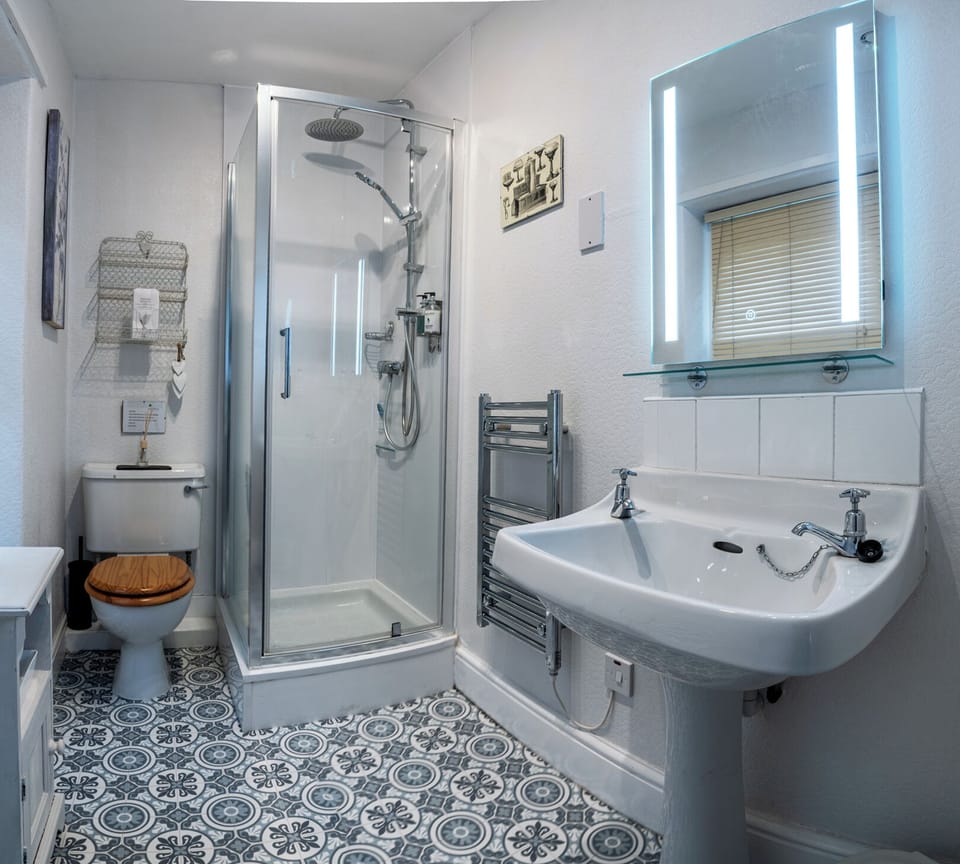 Double Room, Ensuite (Room 3) | Individually decorated, individually furnished, desk, free WiFi