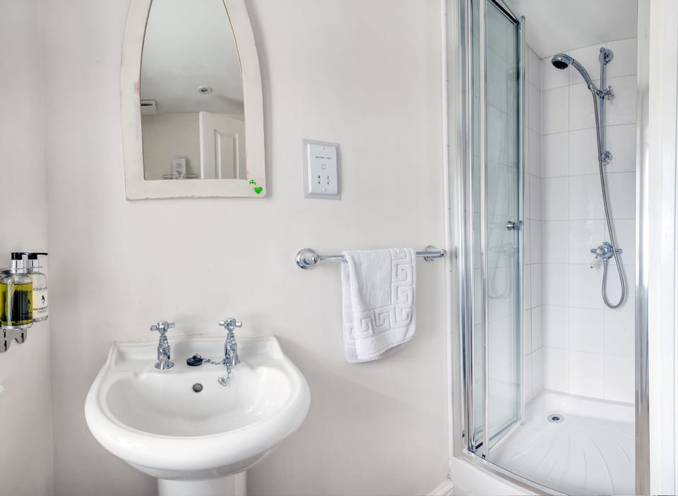 Garth Dderwen Guest House Bed and Breakfast in Betws-y-Coed