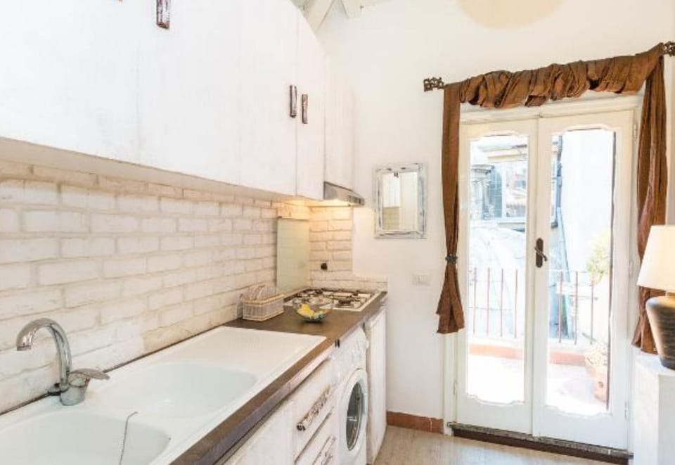 Duplex | Private kitchen | Fridge, stovetop, espresso maker, coffee/tea maker