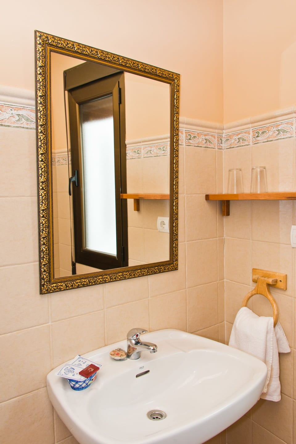 Bathroom sink