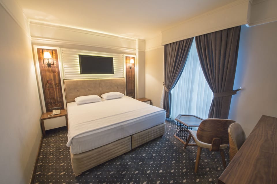 Classic Double Room | In-room safe, WiFi (free), bed sheets