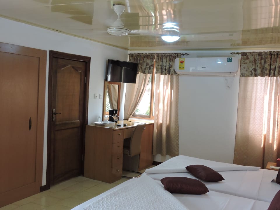 1 bedroom, premium bedding, WiFi (free)