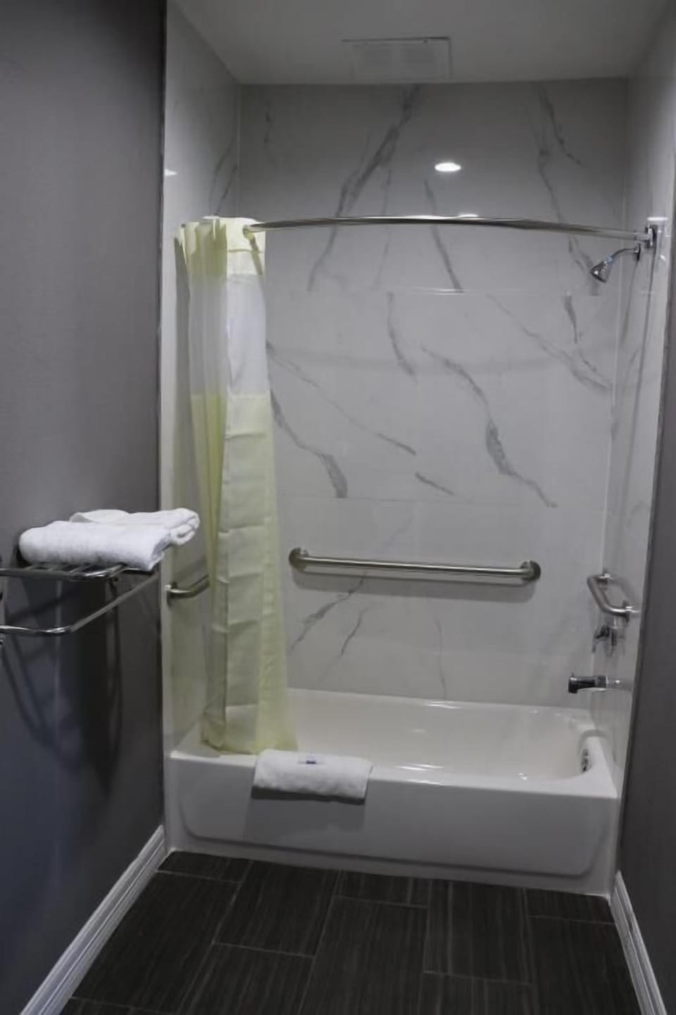 Combined shower/tub, deep soaking tub, free toiletries, hair dryer