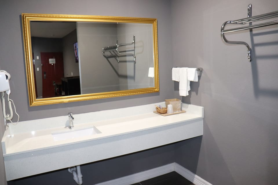 Bathroom sink