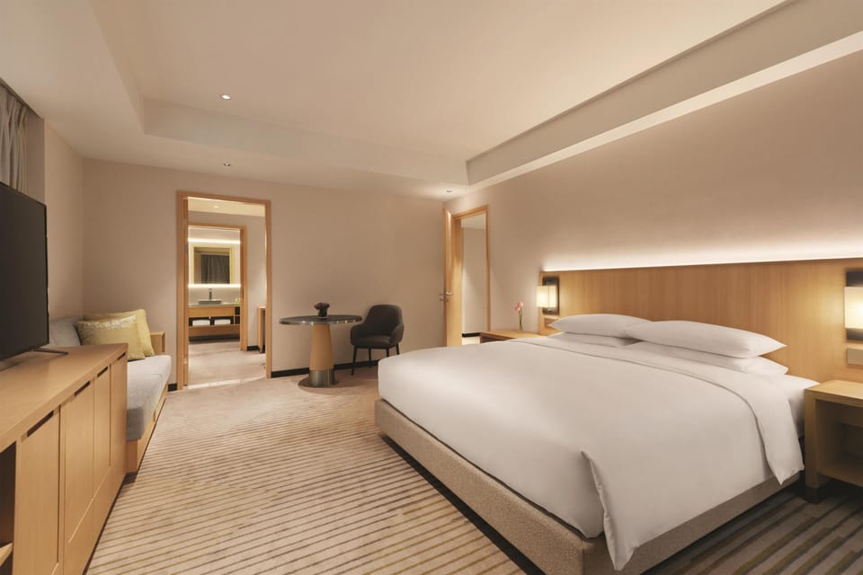 Suite King Bed-with sofa bed | Premium bedding, down comforters, in-room safe, laptop workspace