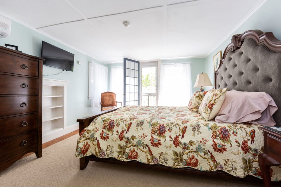 Otter Cliffs Suite | Individually decorated, individually furnished, iron/ironing board