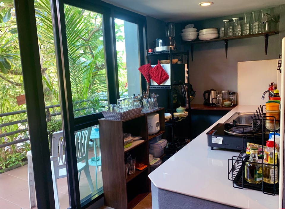 12-Bed Mixed Dormitory With Shared Bathroom | Shared kitchen facilities | Fridge, microwave, stovetop, rice cooker