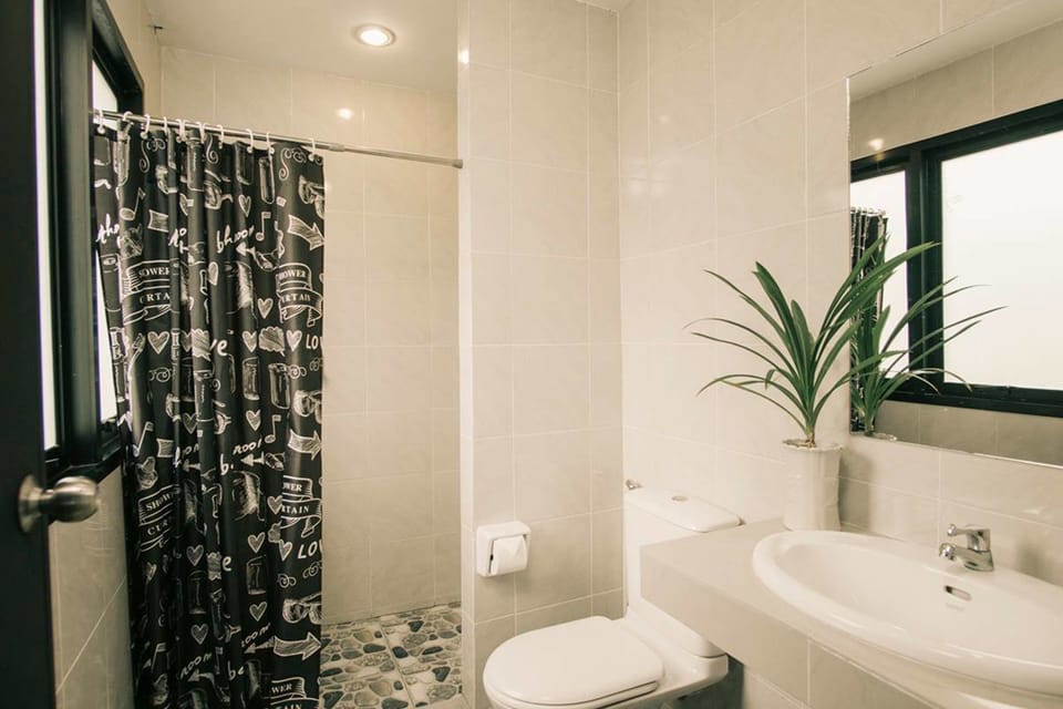 12-Bed Mixed Dormitory With Shared Bathroom | Bathroom | Shower, rainfall showerhead, hair dryer, bidet
