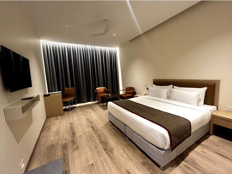 Club Double Room | Premium bedding, in-room safe, blackout drapes, soundproofing